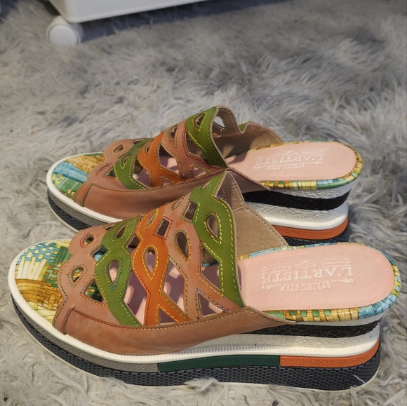 Slippers - Picture 2 of 3